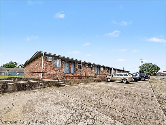 3rd image of 317 Young St