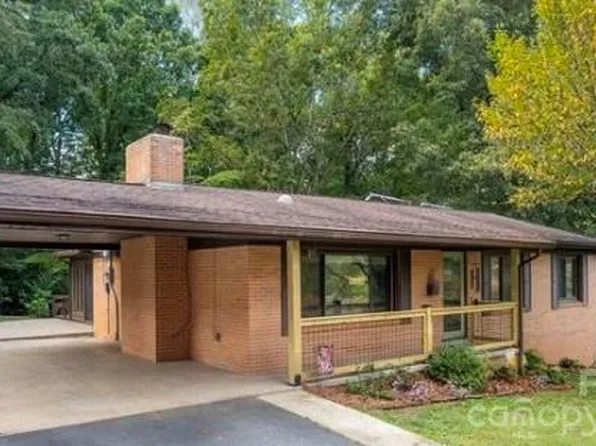 80 Music Ln, Sylva, NC 28779