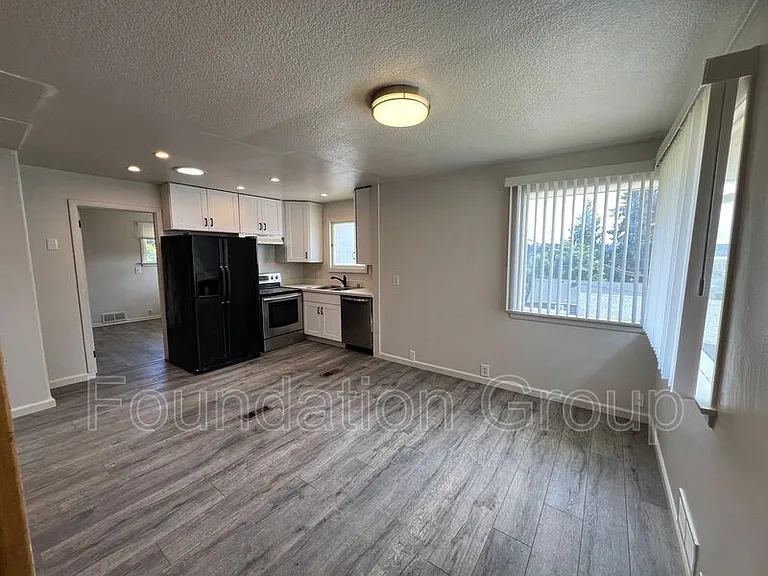 3202 Farragut Ave — Photo 6