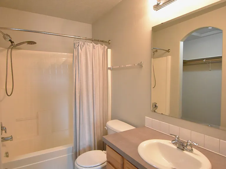 3222 S Lindsay Ave — Photo 10