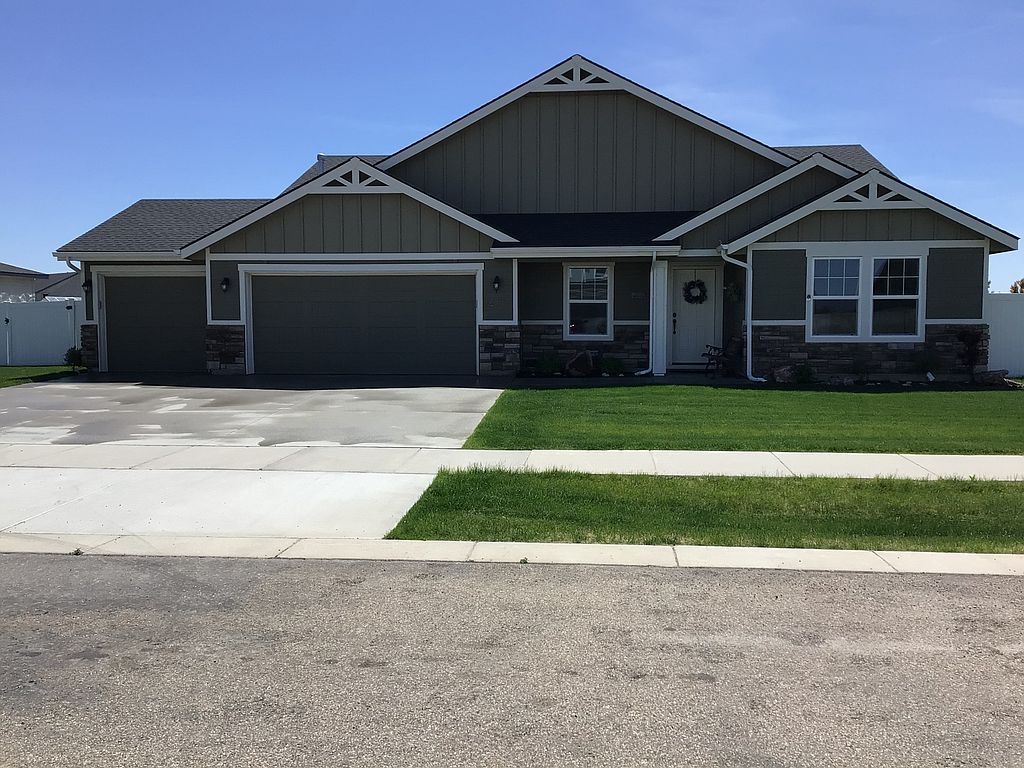 201 Homesteaders St - Property Image