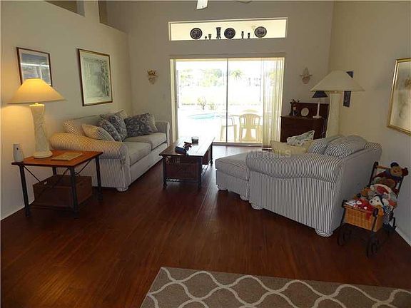 3rd image of 262 Broadmoor Ln