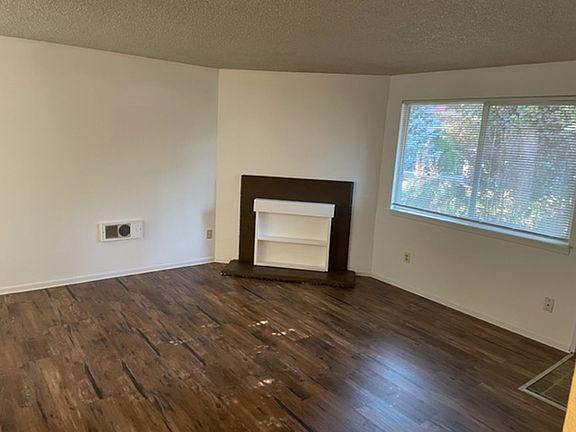 4th image of 16340-16346 NE Glisan St #16346-1