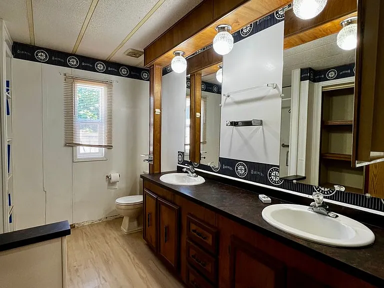1402 Hickory Rd — Photo 15