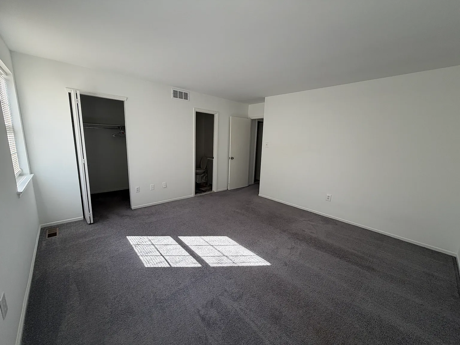 2 bed, 1060 sqft, $1,800 — Photo 3