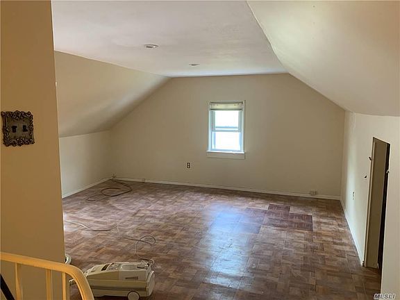 2nd image of 89-06 Gettysburg St #2