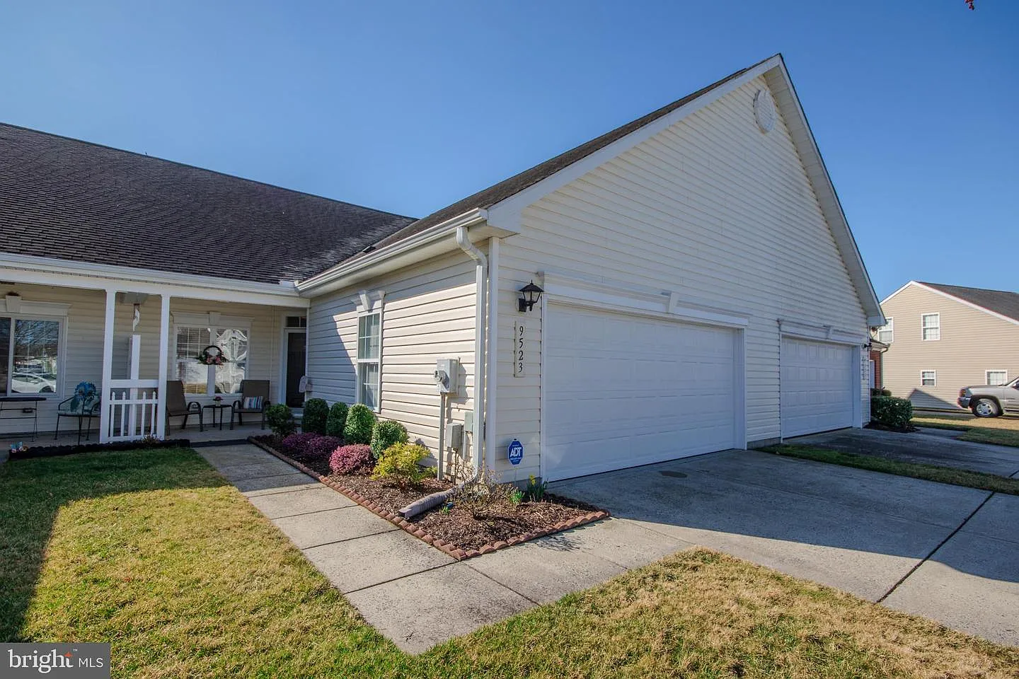 9523 Wedge Way photo 1