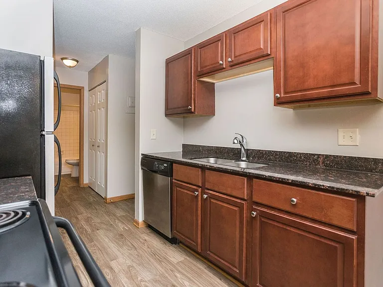 River Ridge Apartments — Photo 18