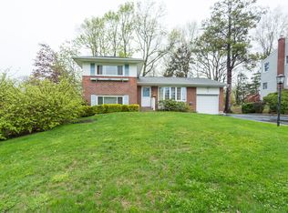 7 Saratoga St, Commack, NY 11725