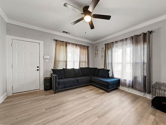 3rd image of 205 Dallas St