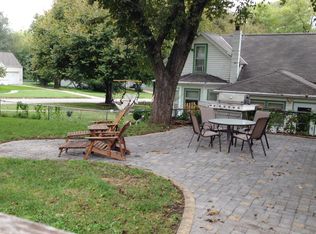 849 S Adams St, Papillion, NE 68046