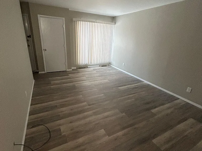 2912 La Salle Ave — Photo 1