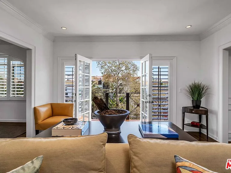 11745 Montana Ave #301 — Photo 10