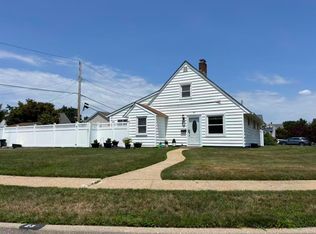 23 Bent Ln, Levittown, NY 11756