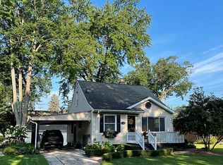 1430 Oakwood Ave, Sylvan Lake, MI 48320