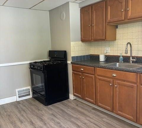 5th image of 10613 Nelson Ave