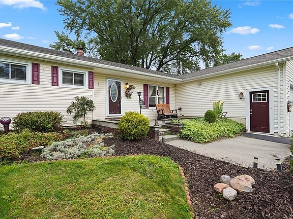 3rd image of 7323 Manlius Center Rd