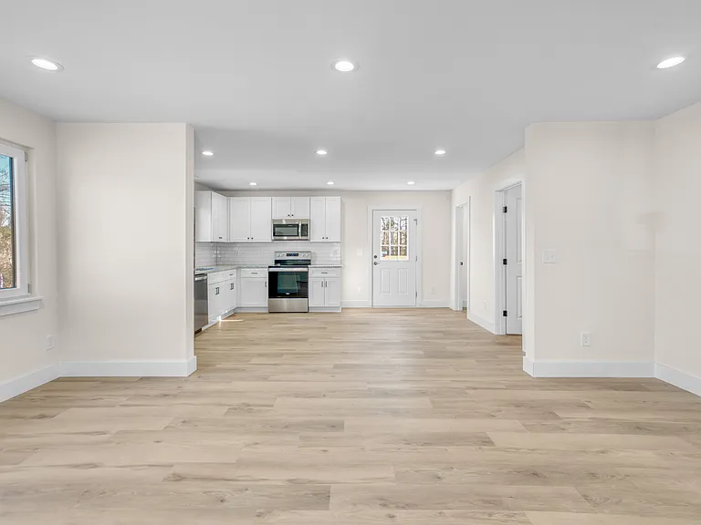 303 S 2nd Ave — Photo 4
