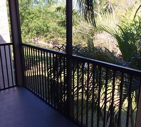 BEAUTIFUL, PRIVATE SCREENED IN PATIO