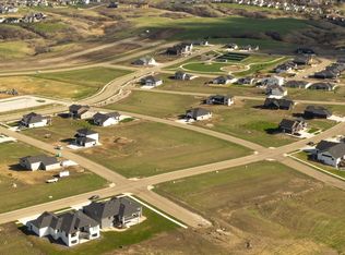 4302 Elk Ridge Dr, Bismarck, ND 58503