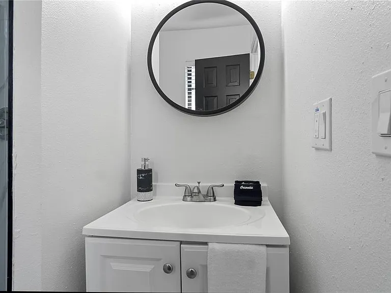 2540 Albany Dr — Photo 48