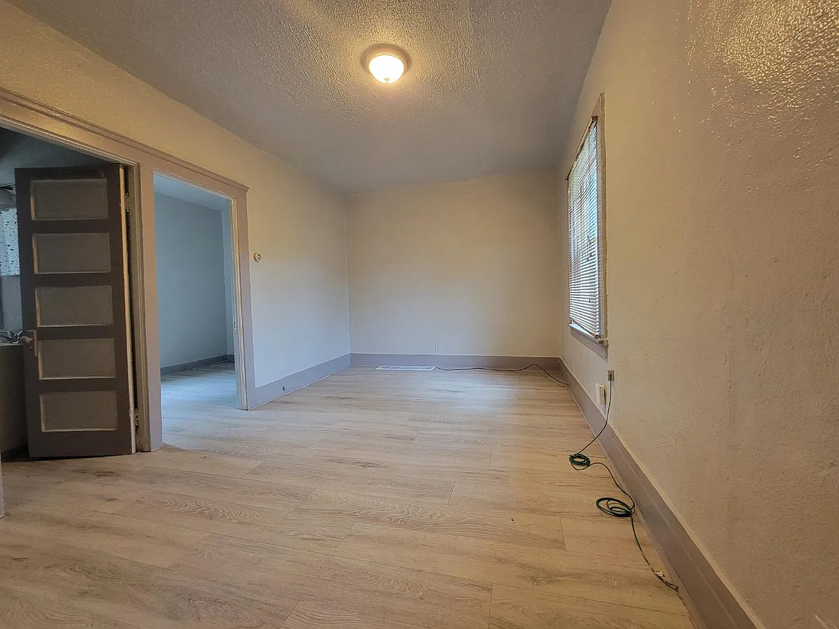 Unit Photo - 6215 Carpenter Ave