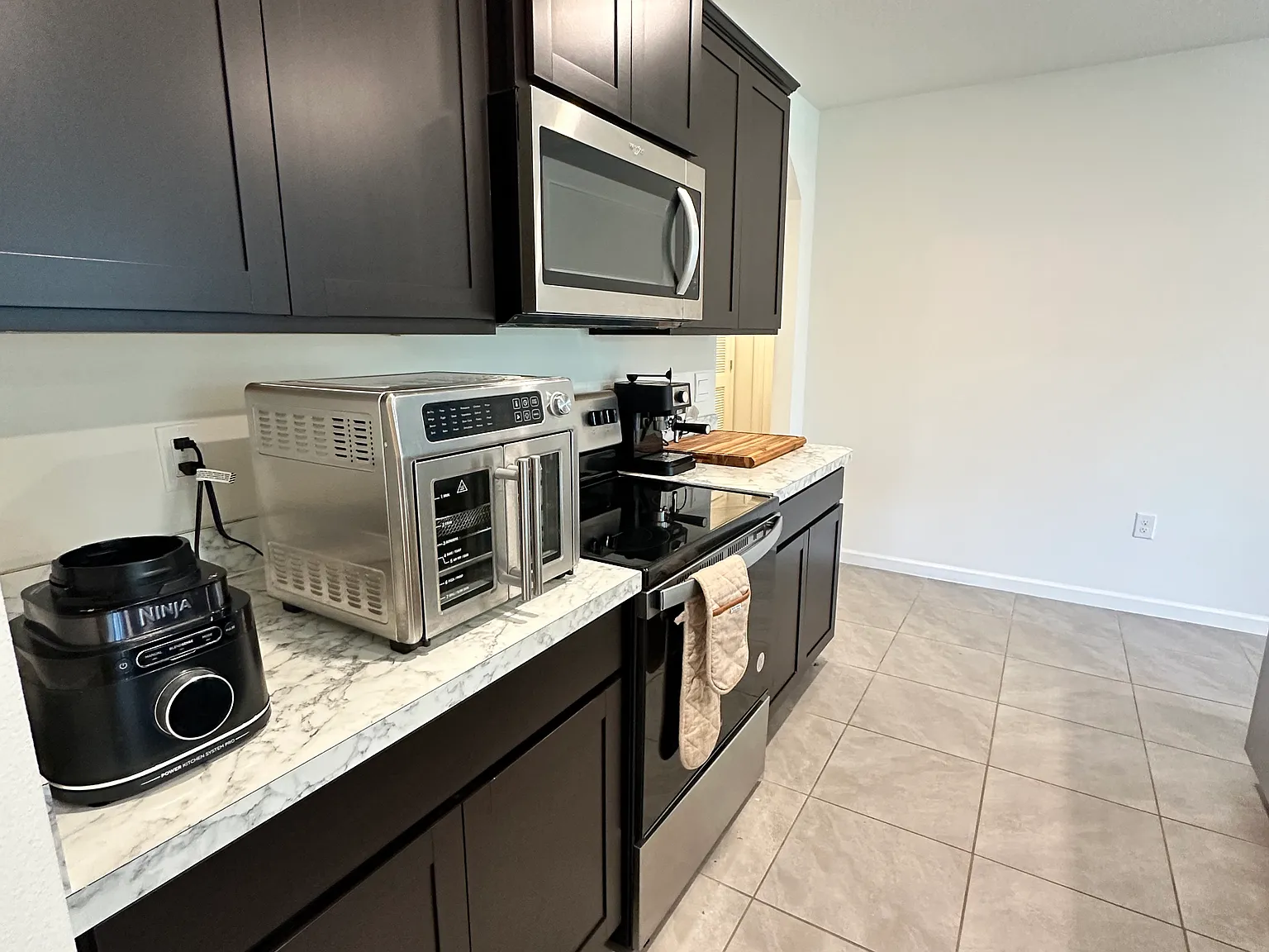 1468 Schumann Dr — Photo 4