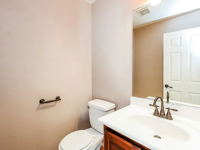 970 Medina De Leon Ave — Photo 16