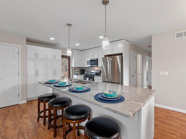 2226 Wellington DRIVE, West Bend, WI 53090