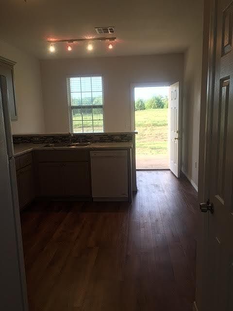 Beautiful kitchens, lots of storage