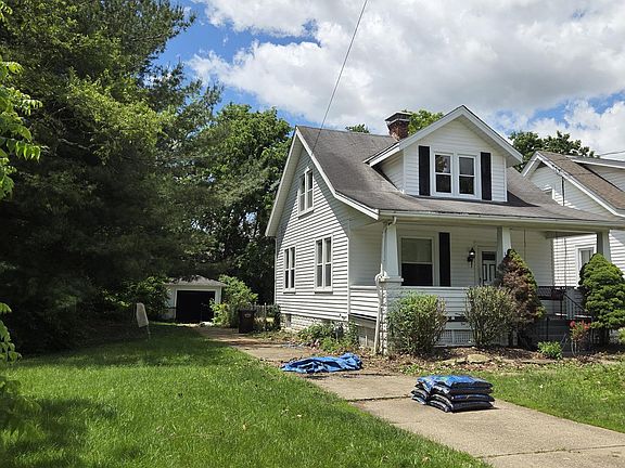 Long driveway to a 1 car detached garage and fenced back yard