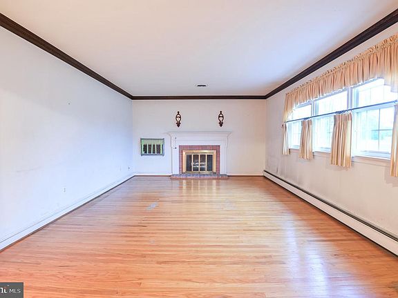 5th image of 1343 Faucett Dr