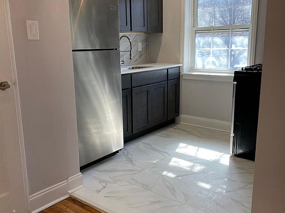 4th image of 16 Beaumont Pl APT 1C