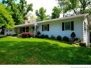 2 Woodridge Dr, New Milford, CT 06776
