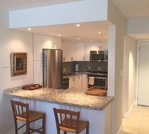 2nd image of 100 Bayview Dr APT 927