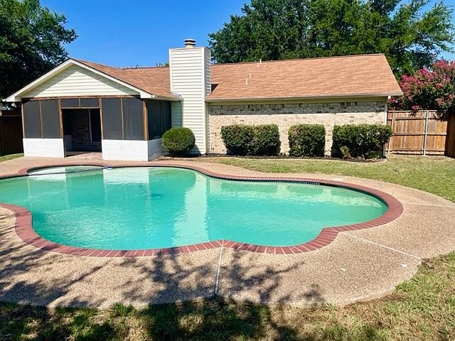 1st image of 2805 Lake Park Dr