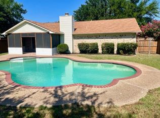 2805 Lake Park Dr, Grand Prairie, TX 75052