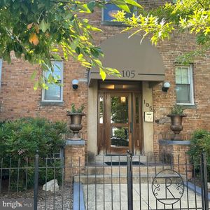105 6th St SE APT 204, Washington, DC, 20003