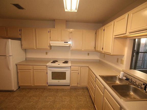 4th image of 2716 Kinsail Dr