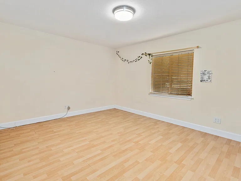12504 Saratoga Ave — Photo 18