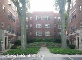 2762 Hampton Pkwy APT S1, Evanston, IL 60201