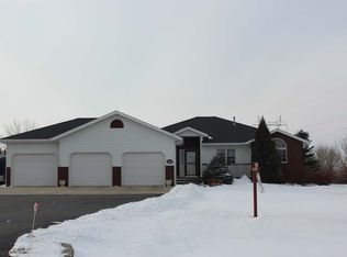 1358 Prairie View Dr, Bismarck, ND 58501