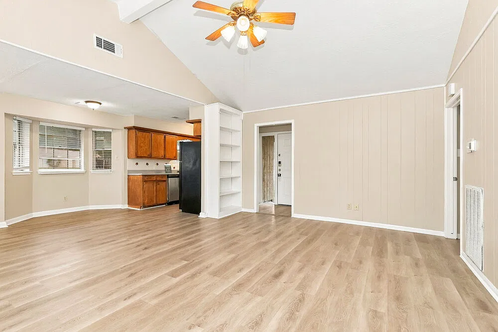 3 bed, 2.0 bath, 1317 sqft, $1,610 — Photo 4