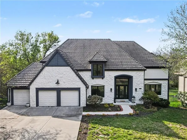 12650 Sherwood Dr, Leawood, KS 66209