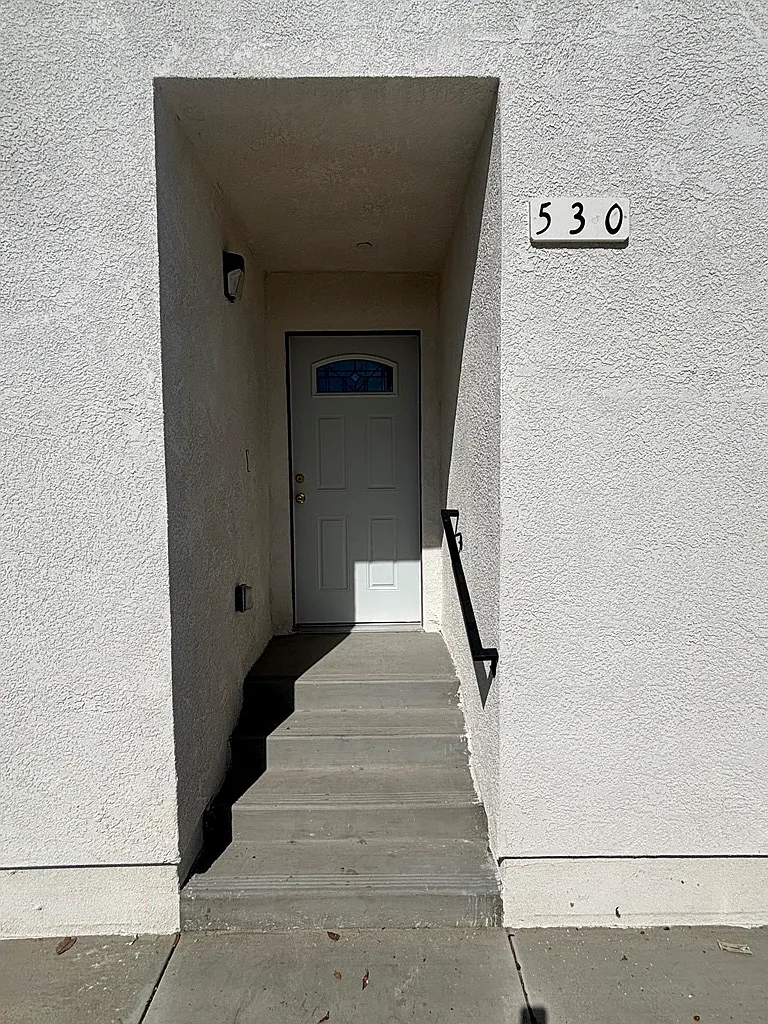 6 bed, 2012 sqft, $4,200 — Photo 2