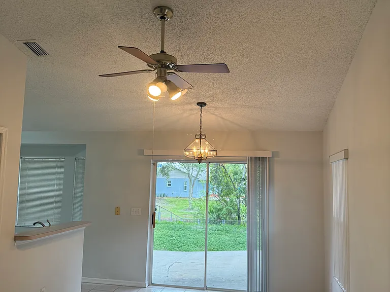 4400 Venice Dr — Photo 4
