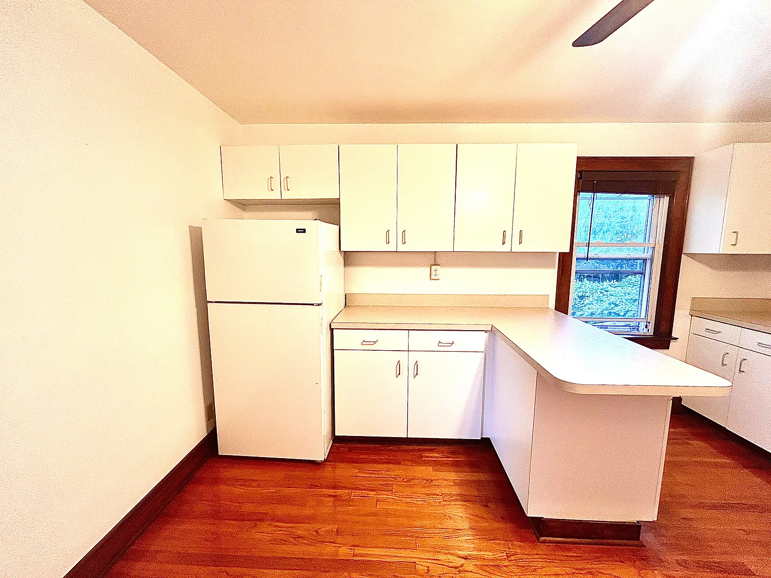 1 bed, 1000 sqft, $1,600 — Photo 4