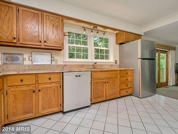 4th image of 84 Enfield Dr