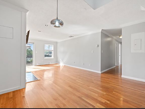 5th image of 140 Kane St APT B3