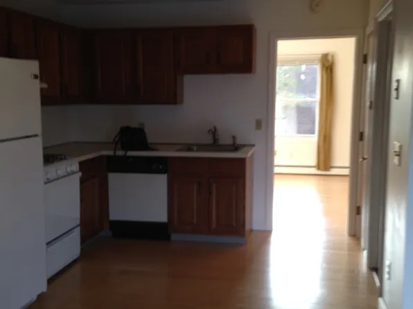 10 East St APT 112, Cranston, RI 02920